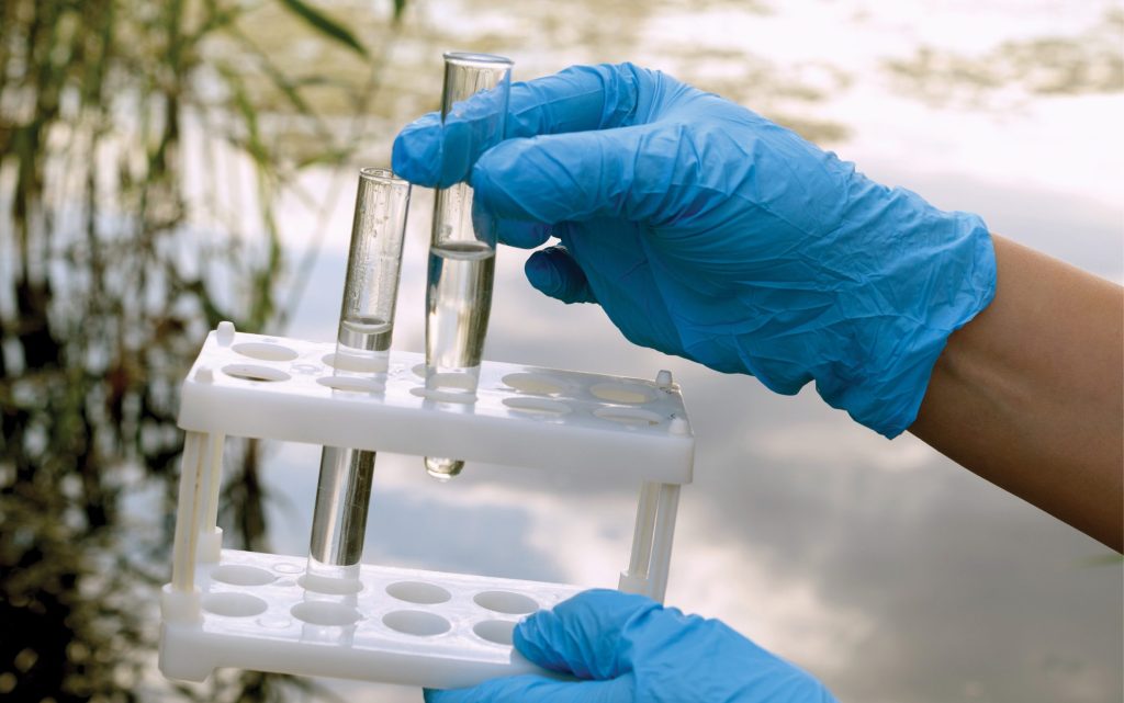 LAB_4_23_Igor_Mikinka_ROZWOJ_LABORATORIOW_BADAWCZYCH_JAKOSC_WODY_iStock-817081580