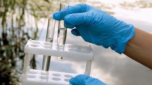 LAB_4_23_Igor_Mikinka_ROZWOJ_LABORATORIOW_BADAWCZYCH_JAKOSC_WODY_iStock-817081580