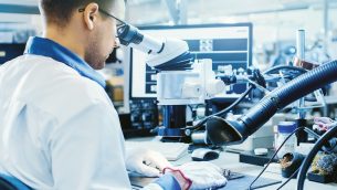 LAB_4_24_prawo_i_zarzadzanie_Katarzyna_Wiecek_DOKUMENTY_MATERIALOW_ODNIESIENIA_iStock-1145276193