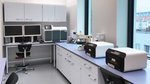 LAB_1-2_25_wizyta_w_laboratorium_Marta_Mroz_LABORATORIUM_KRYMINALISTYCZNE_FOT_4