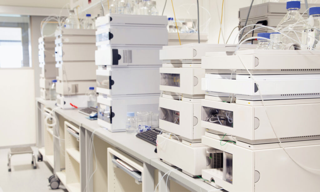 LAB_3_26_temat_numeru_Rajmund_Michalski_CHROMATOGRAFIA_JONOWA_iStock-512957691