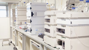 LAB_3_26_temat_numeru_Rajmund_Michalski_CHROMATOGRAFIA_JONOWA_iStock-512957691